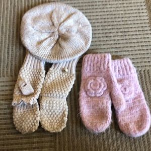 2 pairs of women’s mittens and hat